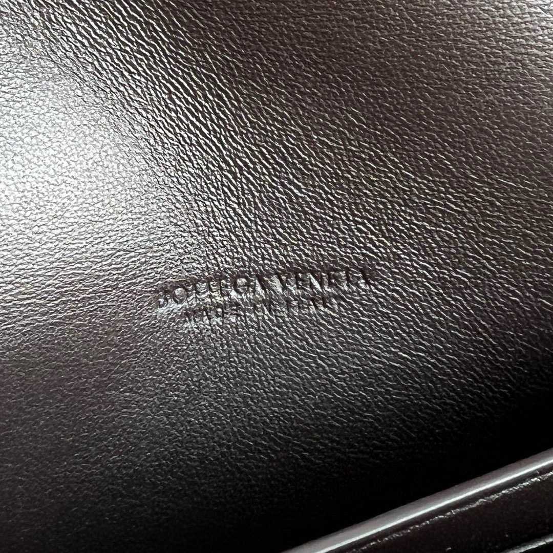 Bottega Veneta Long Clutch Andiamo With Handle - DopestKickz