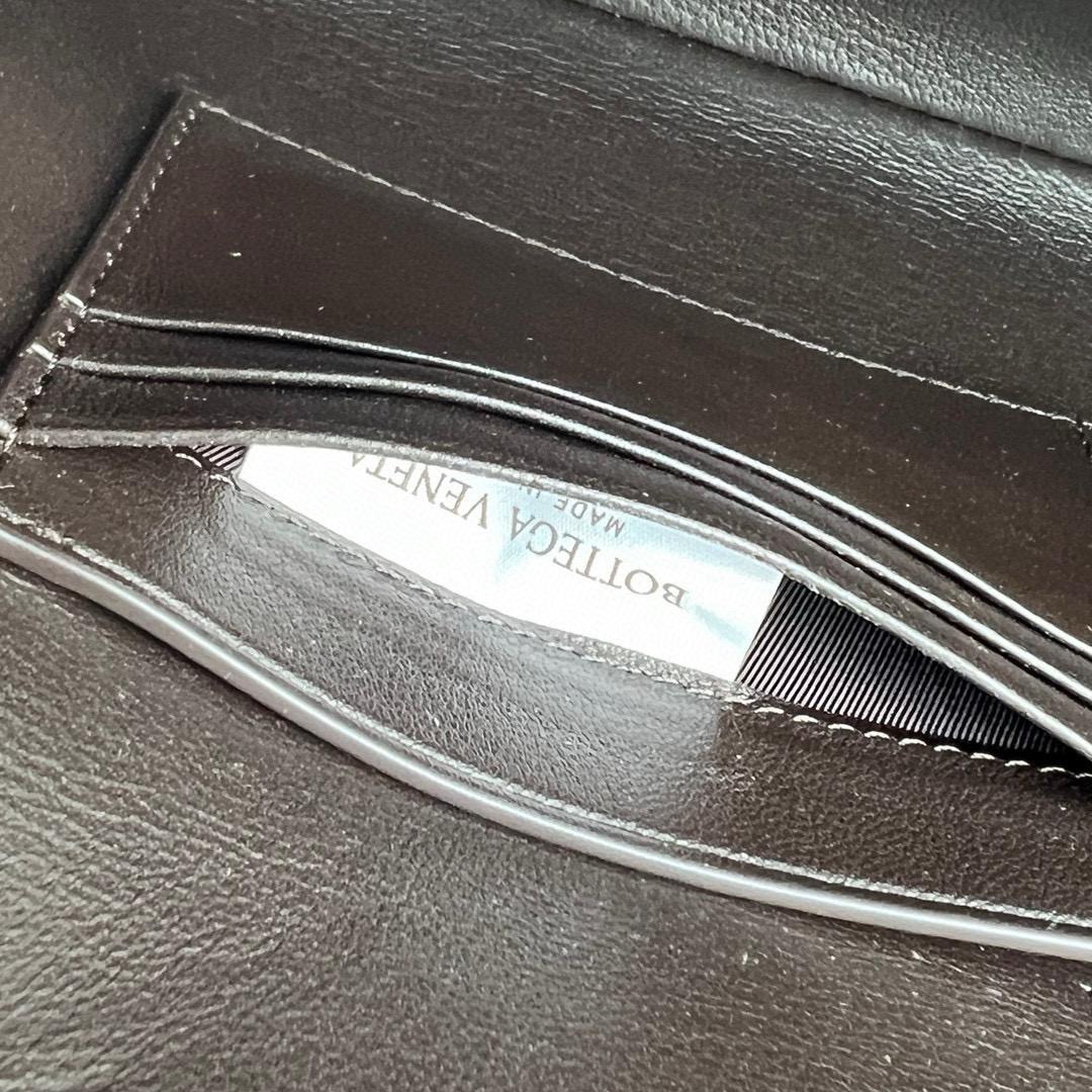 Bottega Veneta Long Clutch Andiamo With Handle - DopestKickz