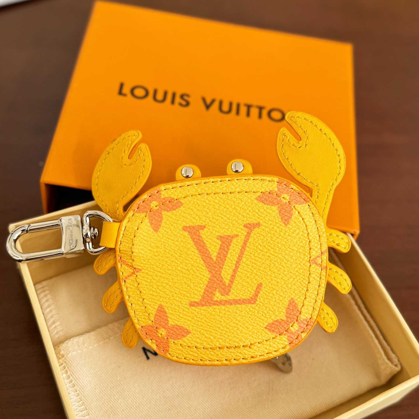 Louis Vuitton LV Crab Bag Charm   M01932 - DopestKickz