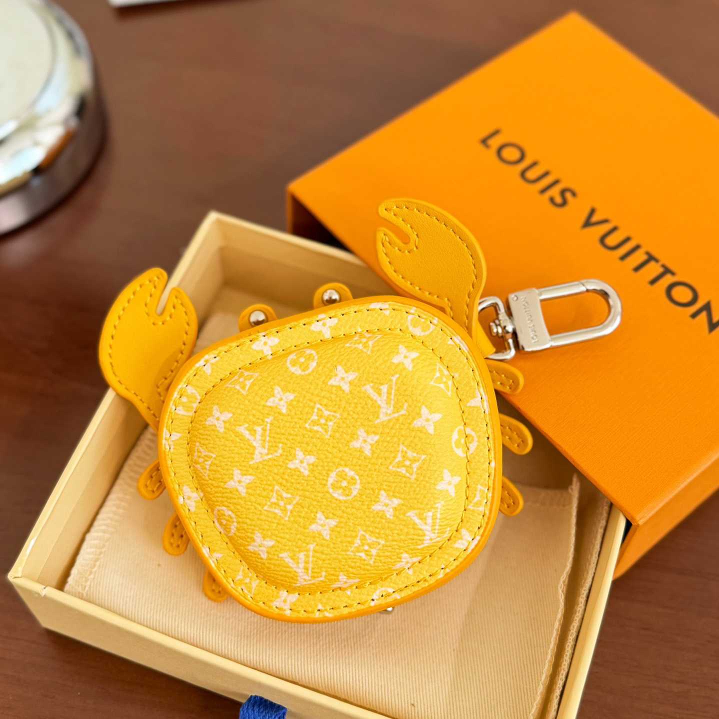 Louis Vuitton LV Crab Bag Charm   M01932 - DopestKickz