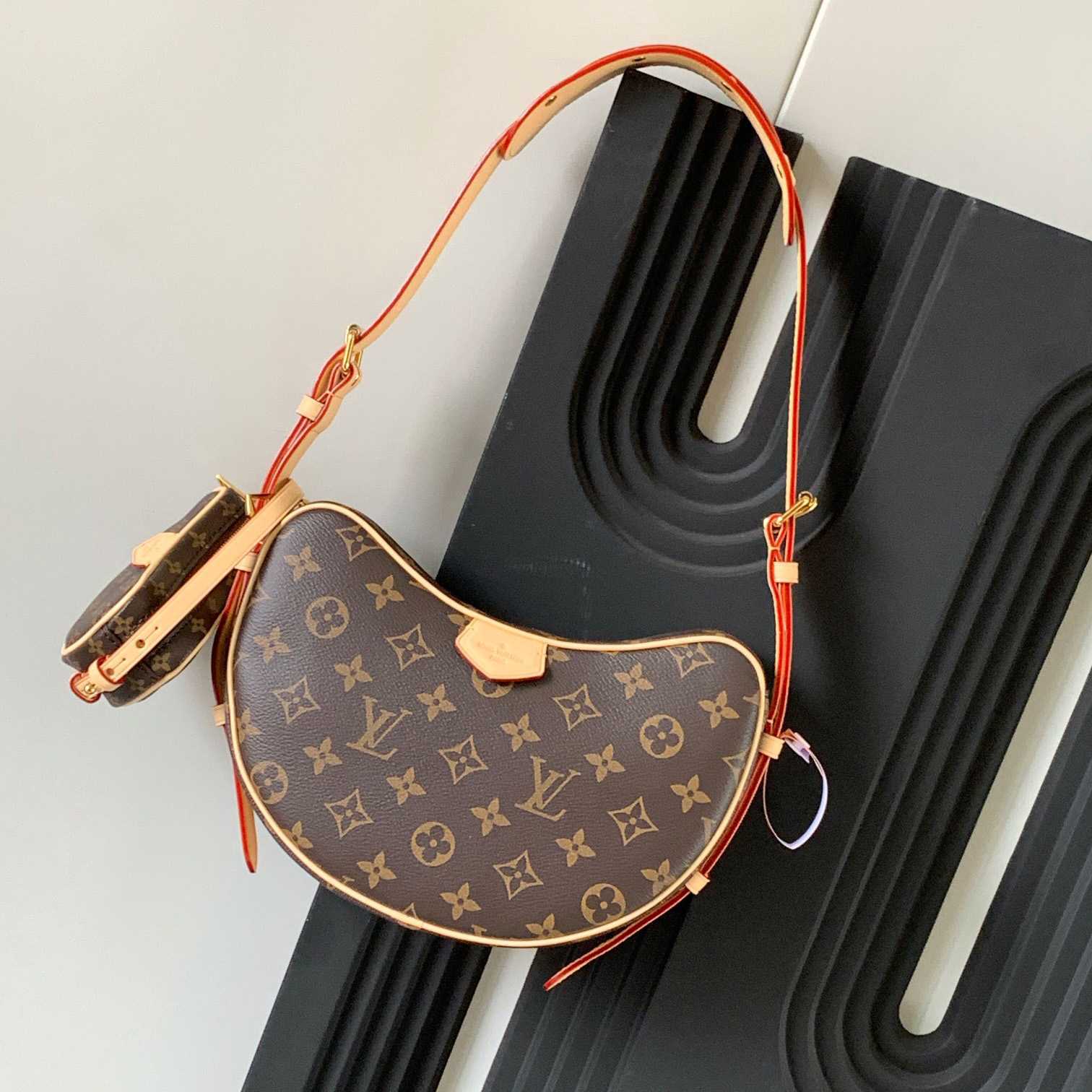 Louis Vuitton Croissant MM   M46828 - DopestKickz
