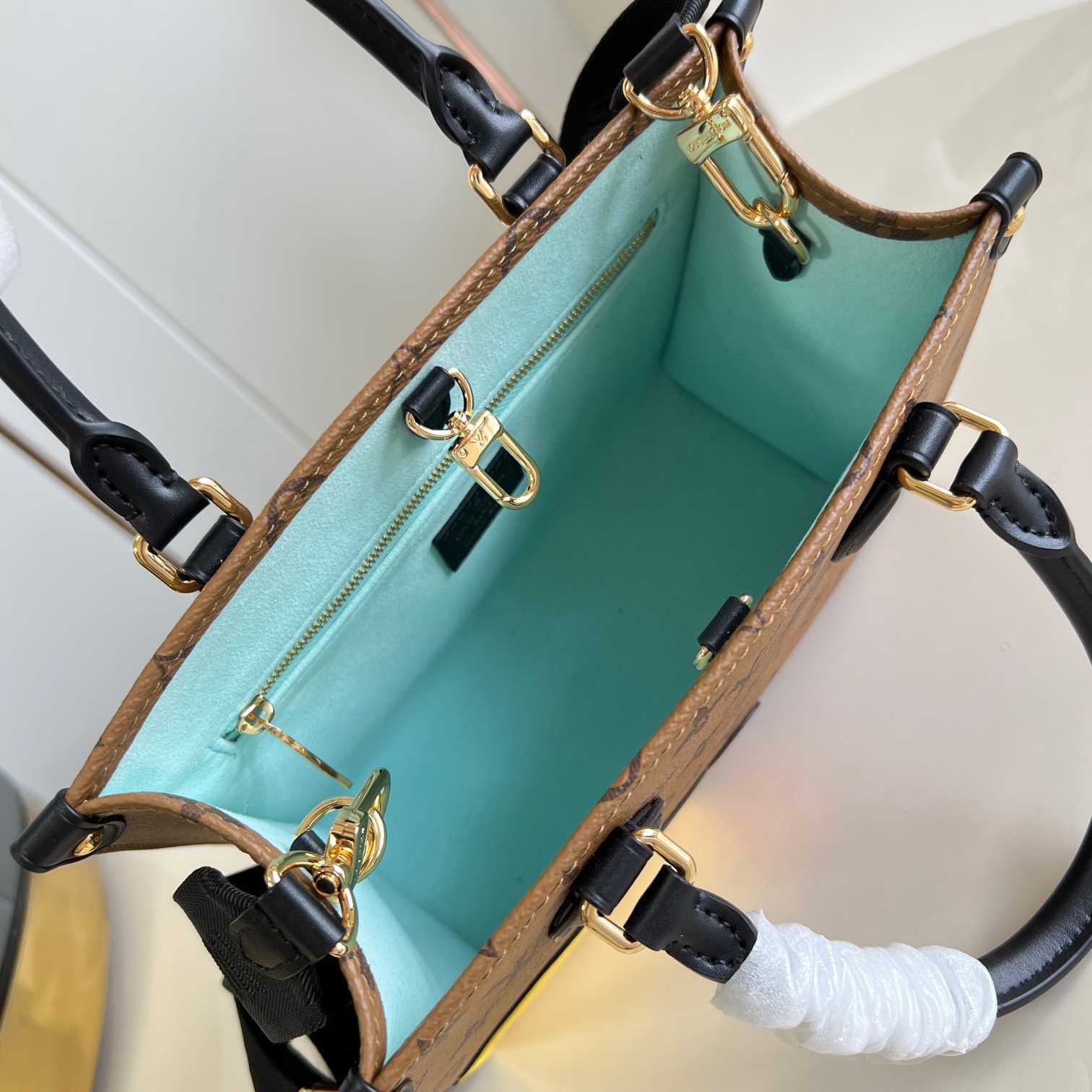 Louis Vuitton OnTheGo PM   M47199 - DopestKickz