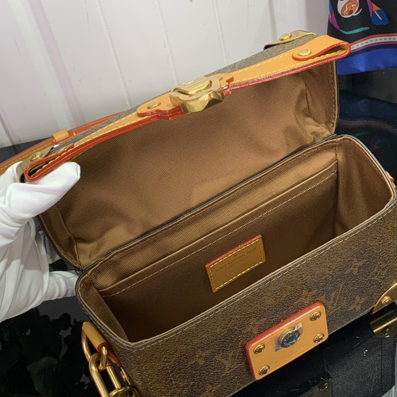 Louis Vuitton Soul Trunk   M11535 - DopestKickz