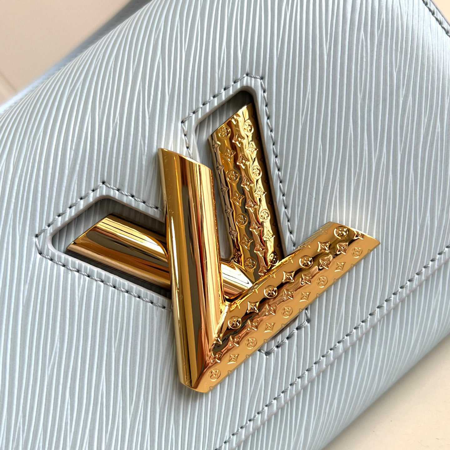 Louis Vuitton Twist PM   M25362 - DopestKickz