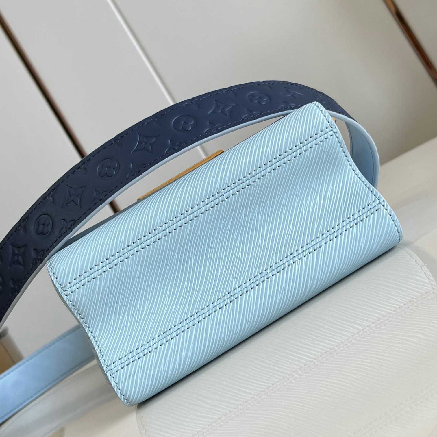 Louis Vuitton Twist PM   M25362 - DopestKickz