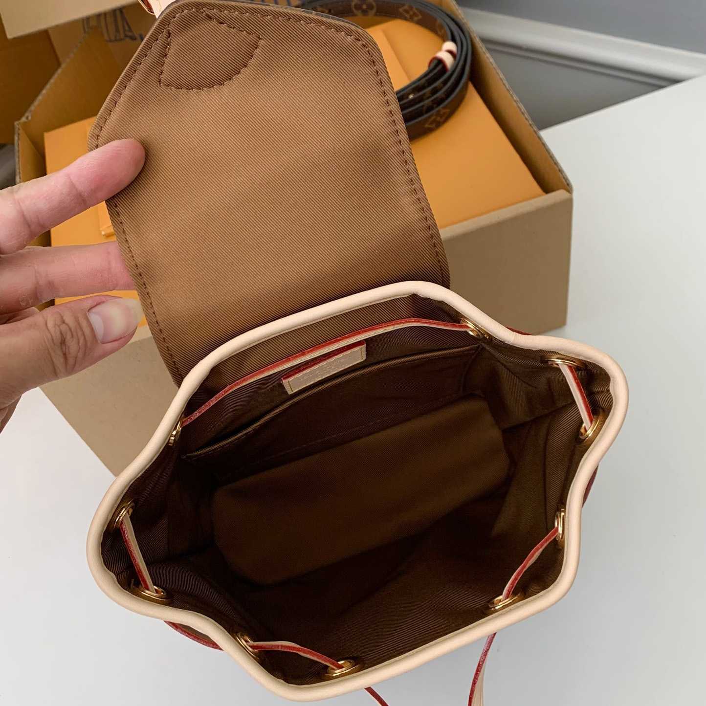 Louis Vuitton Montsouris Mini   M11199 - DopestKickz