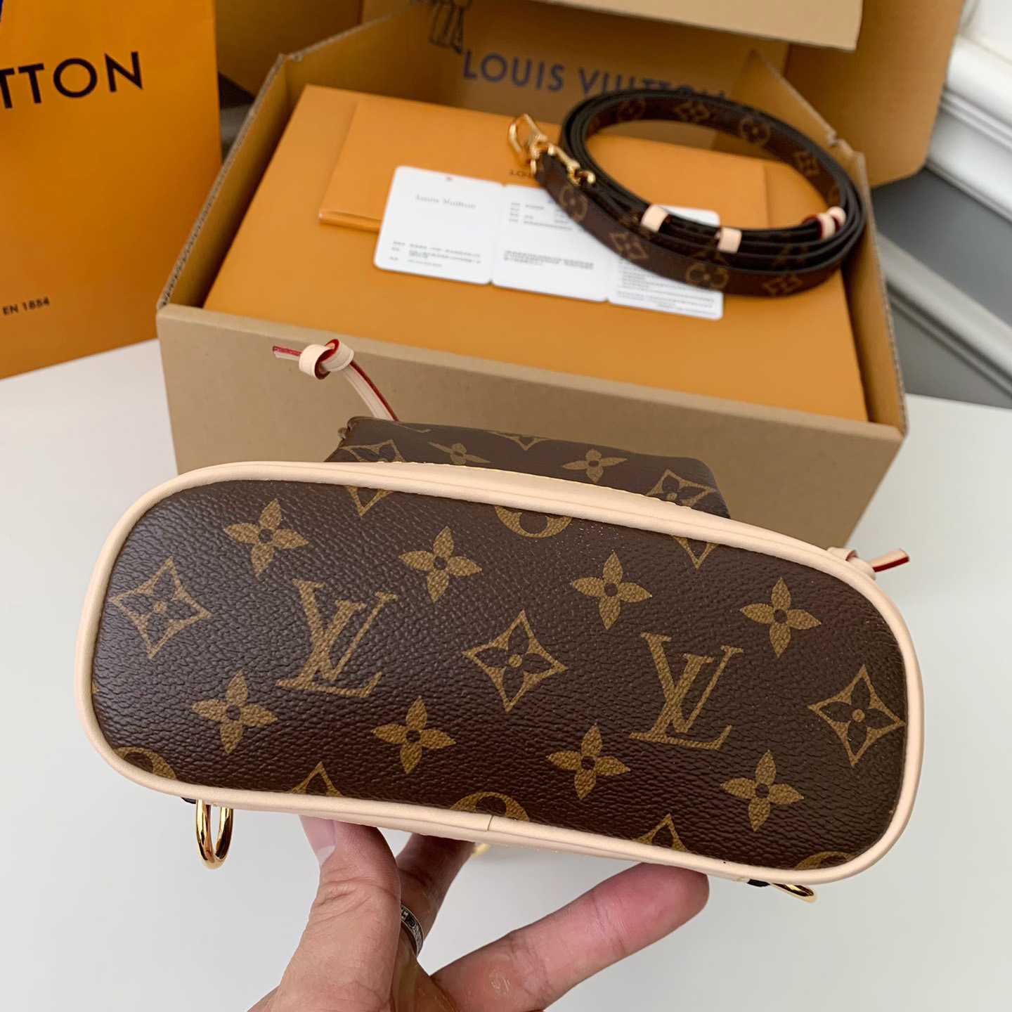 Louis Vuitton Montsouris Mini   M11199 - DopestKickz