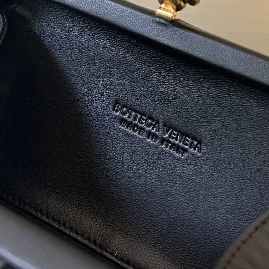 Bottega Veneta Knot - DopestKickz