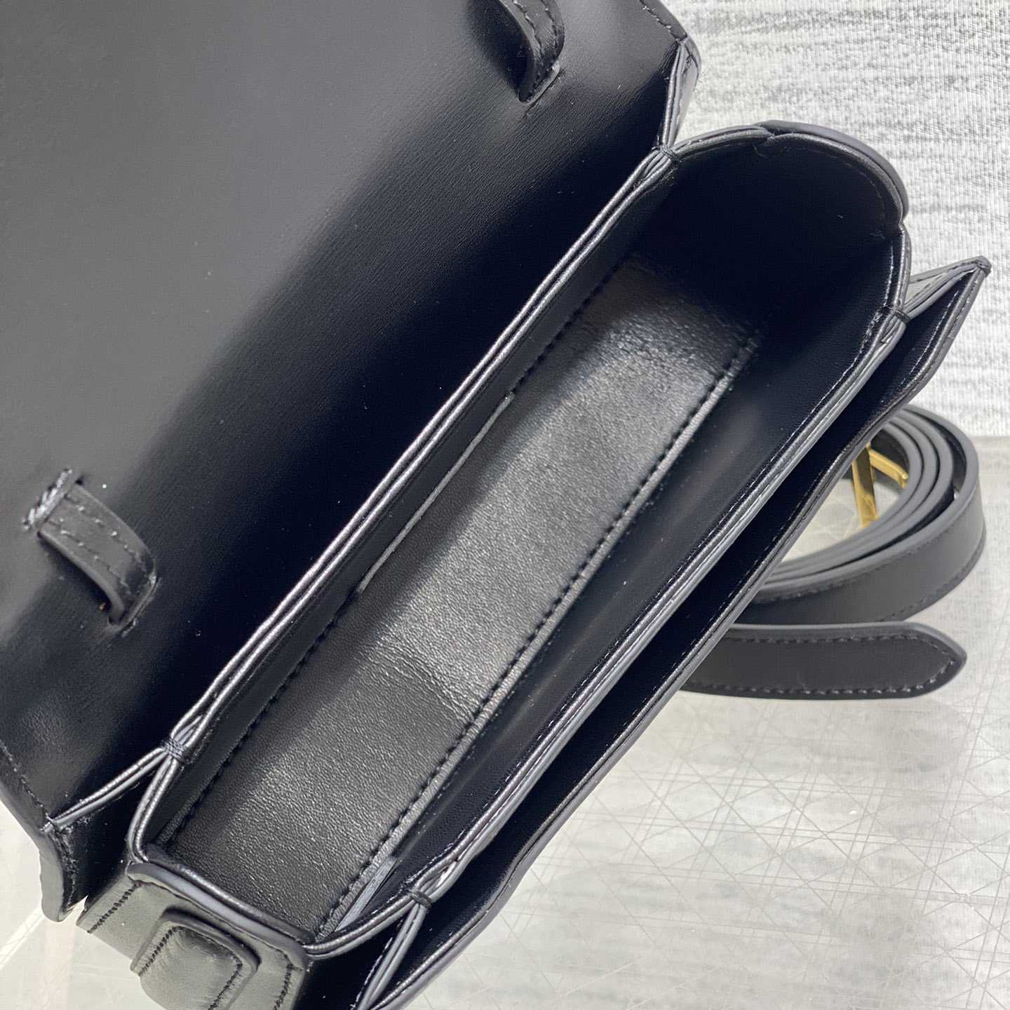 Dior Small 30 Montaigne Avenue Top Handle Bag - DopestKickz