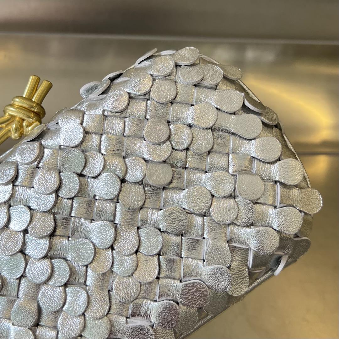 Bottega Veneta Knot （19*11.5*5cm） - DopestKickz