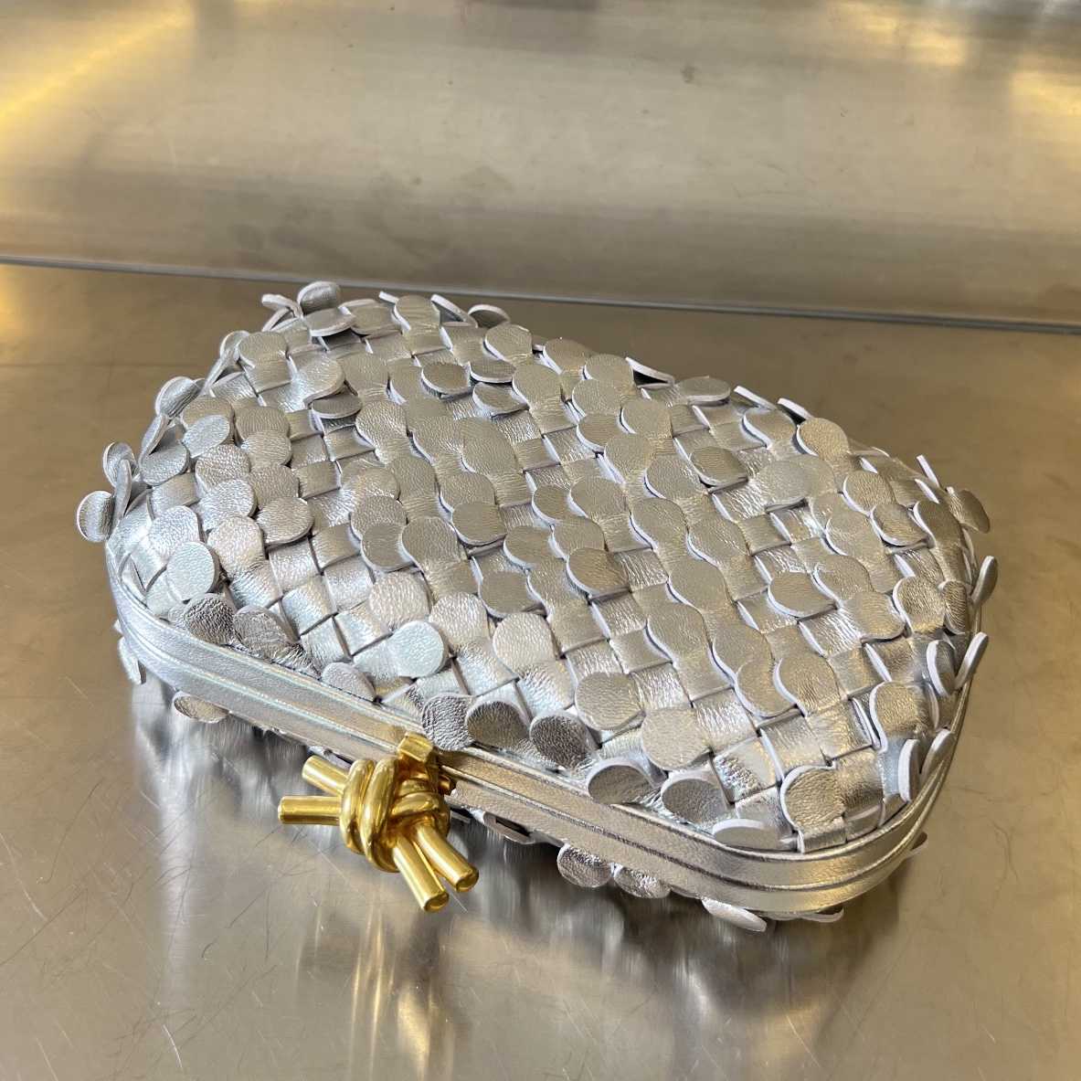 Bottega Veneta Knot （19*11.5*5cm） - DopestKickz