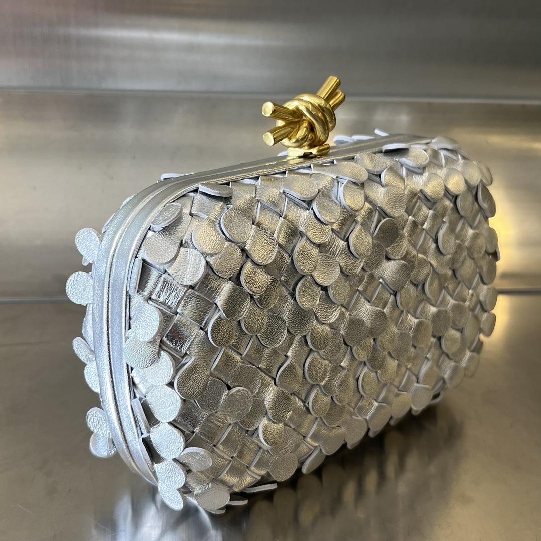 Bottega Veneta Knot （19*11.5*5cm） - DopestKickz