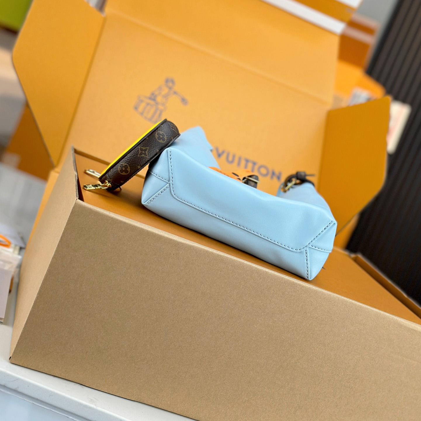 Louis Vuitton Atlantis BB  M11387 - DopestKickz