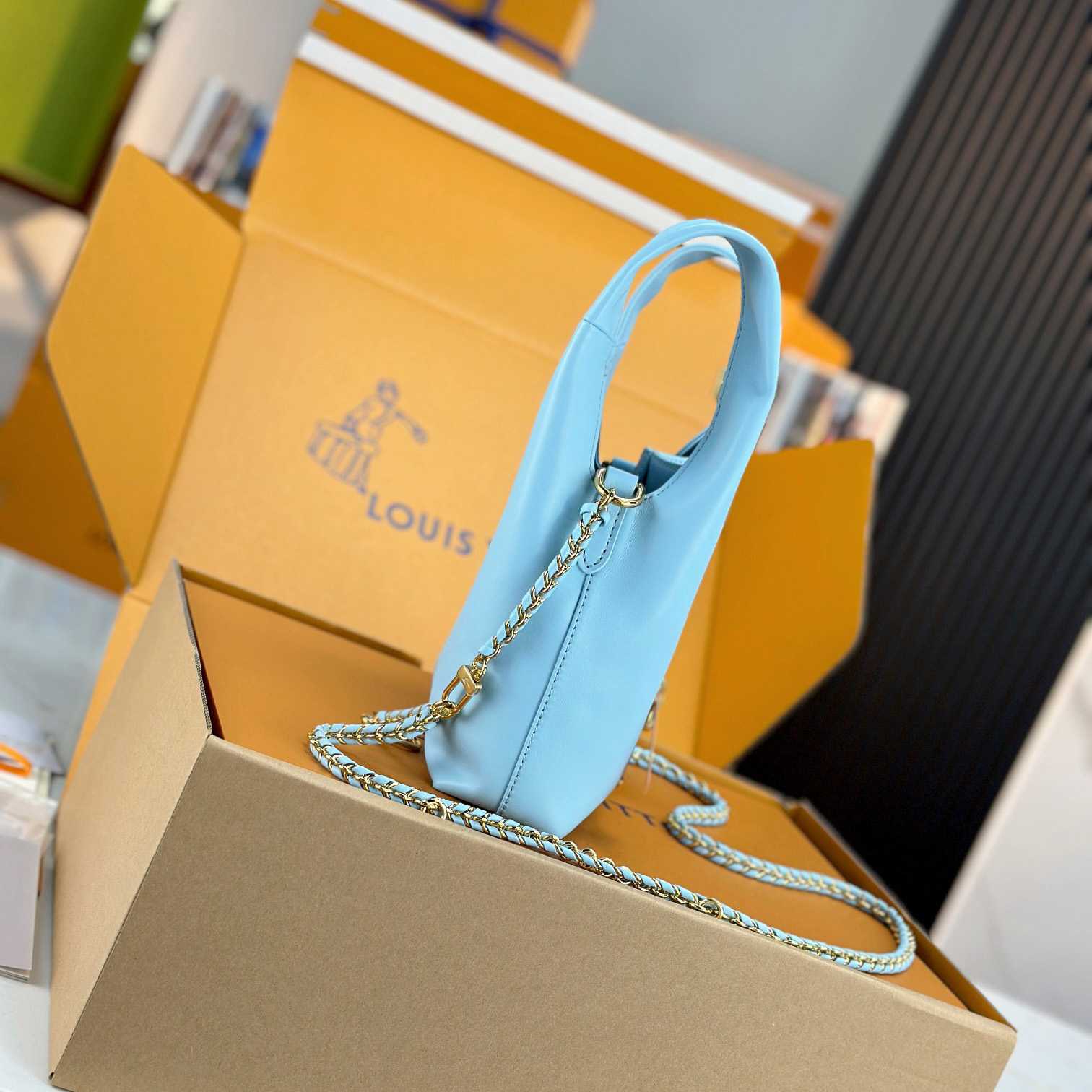 Louis Vuitton Atlantis BB  M11387 - DopestKickz