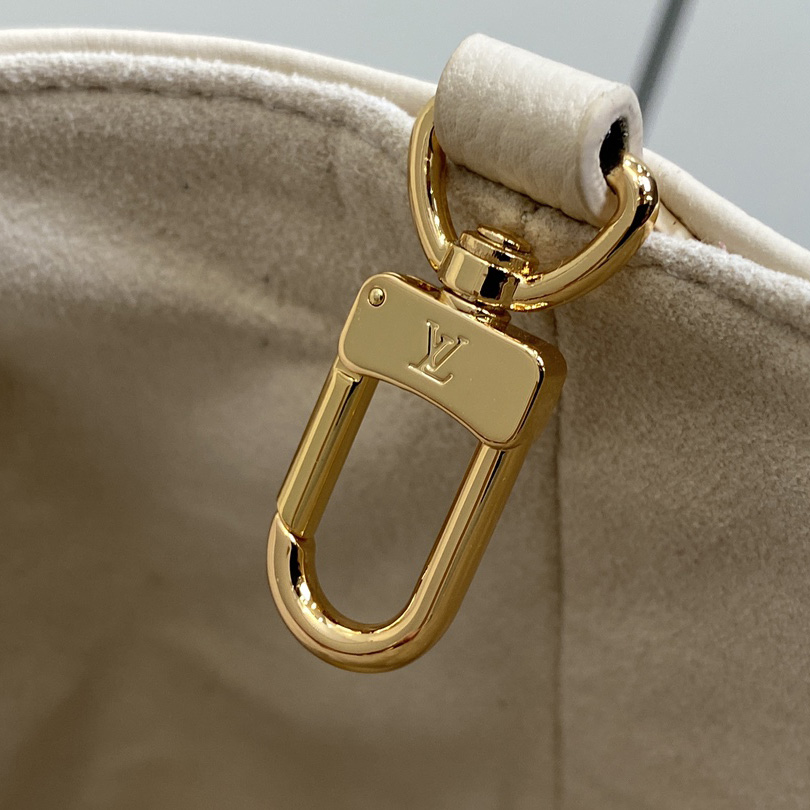 Louis Vuitton Backup   M47106 - DopestKickz