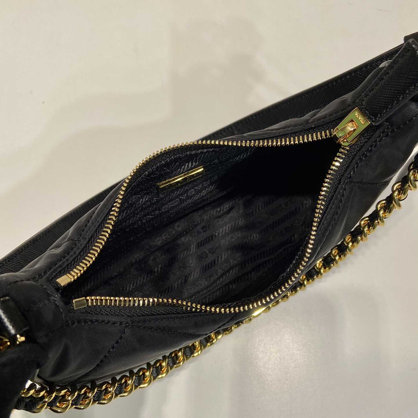 Prada Re-Edition 1995 Chaîne Re-Nylon Mini-bag - DopestKickz