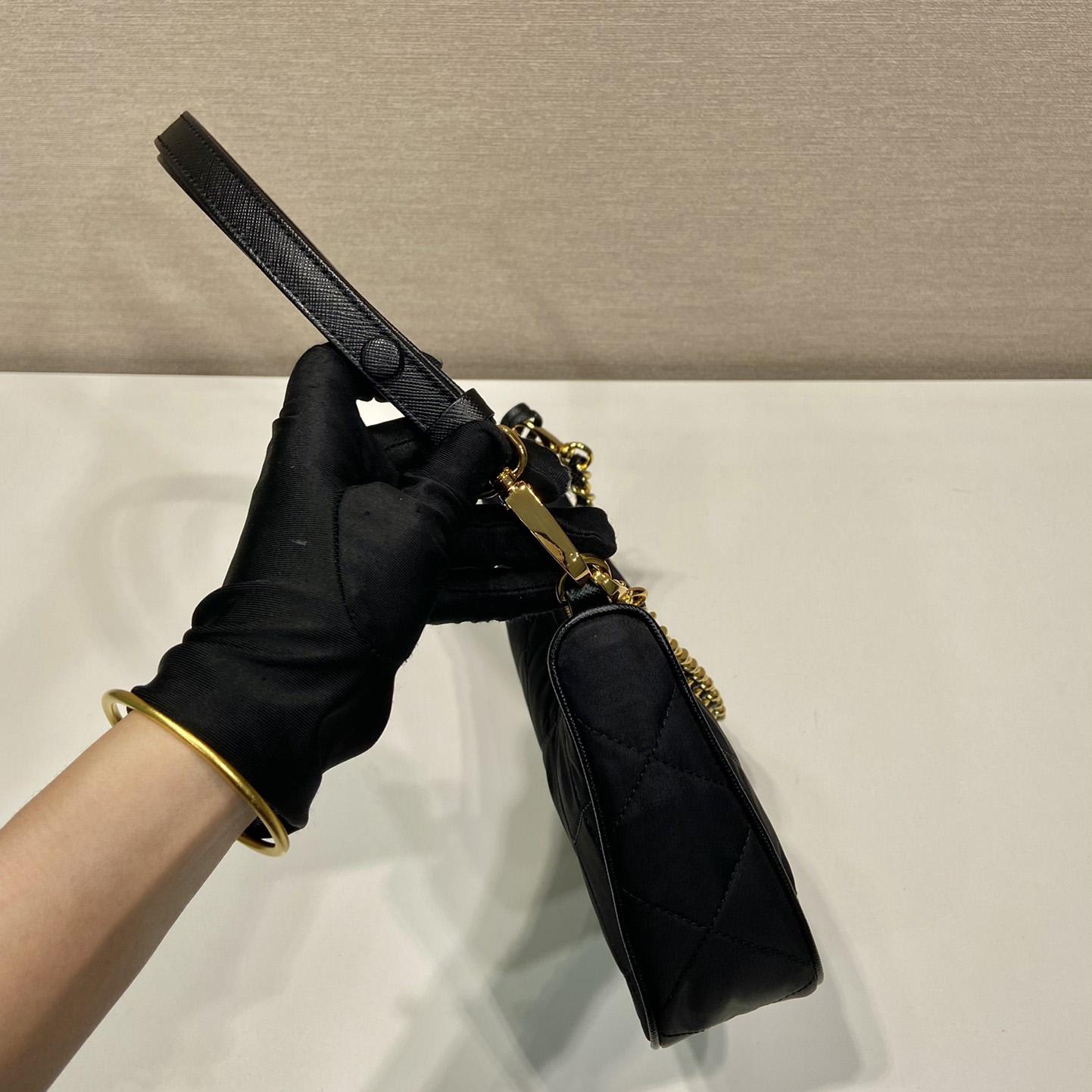 Prada Re-Edition 1995 Chaîne Re-Nylon Mini-bag - DopestKickz