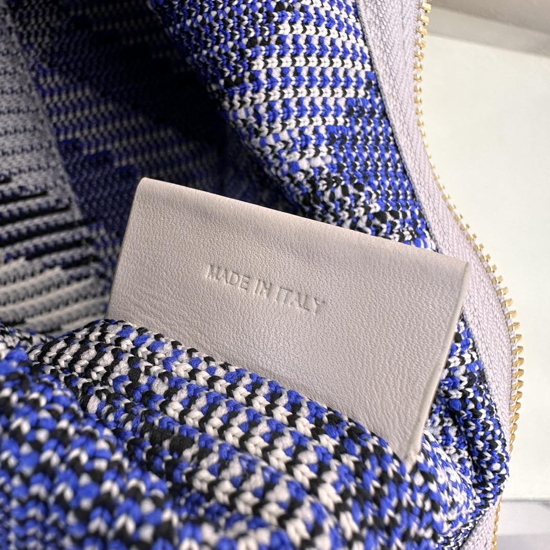 Burberry Micro Peg Chain Bag (21.5 x 10.5 x 23cm) - DopestKickz