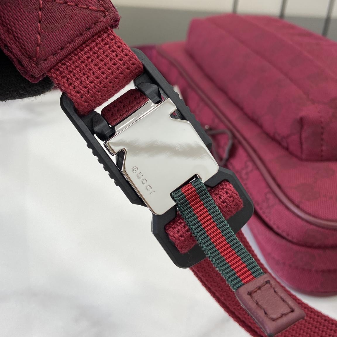 Gucci Small GG Crossbody Bag - DopestKickz