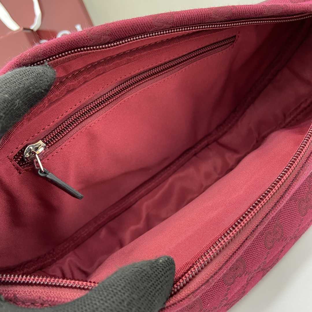 Gucci Small GG Crossbody Bag - DopestKickz