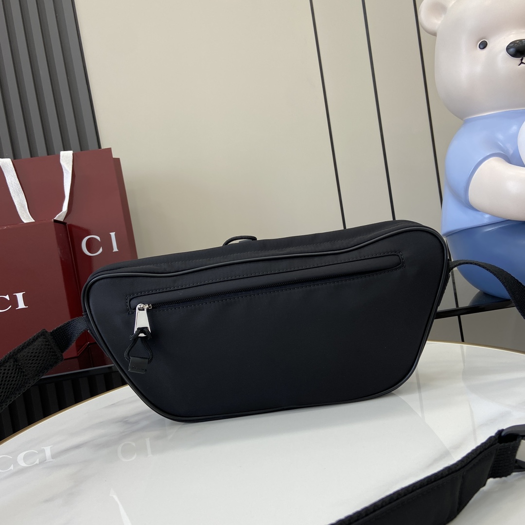 Gucci Small Crossbody Bag With Gucci Logo - DopestKickz