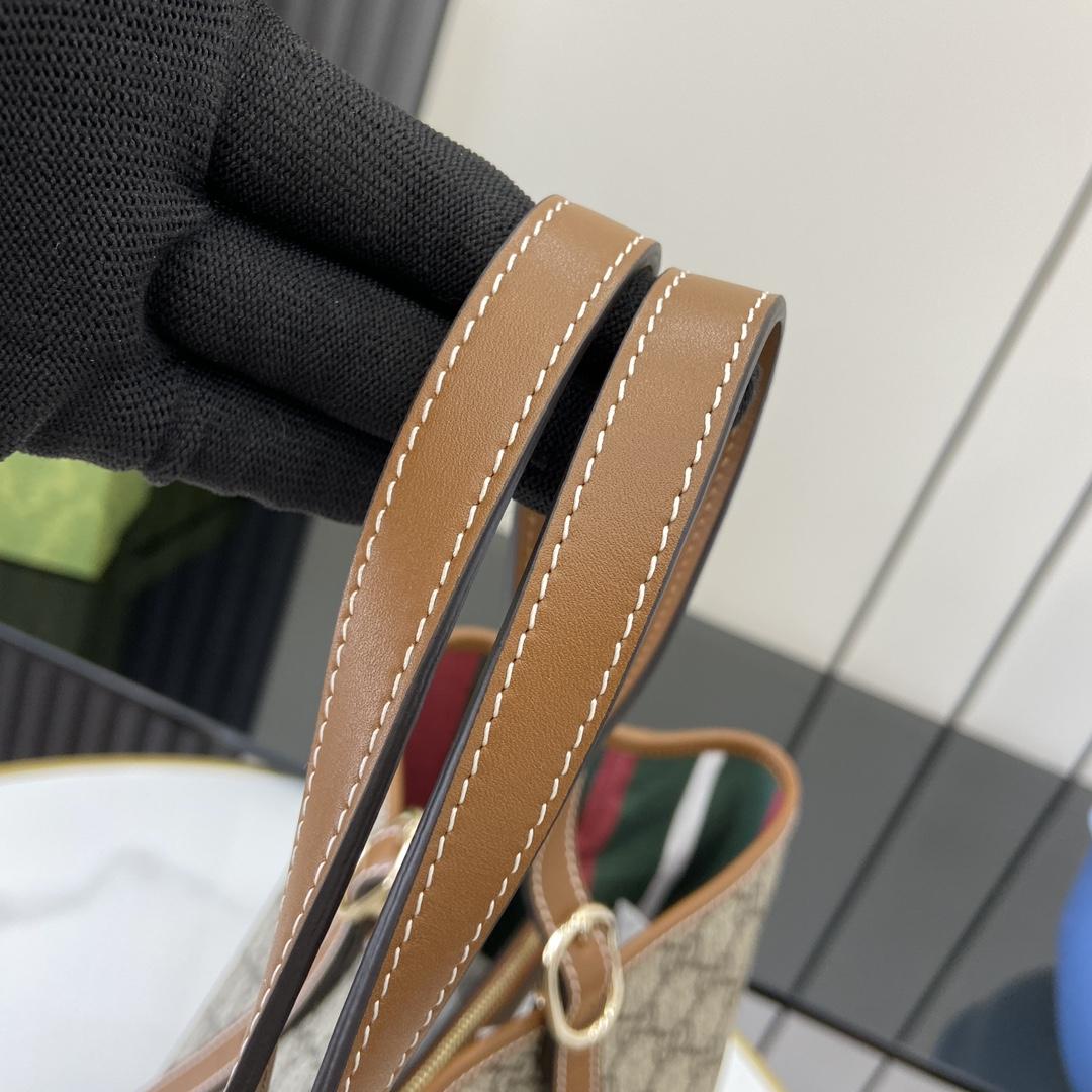 Gucci GG Emblem Medium Tote Bag - DopestKickz