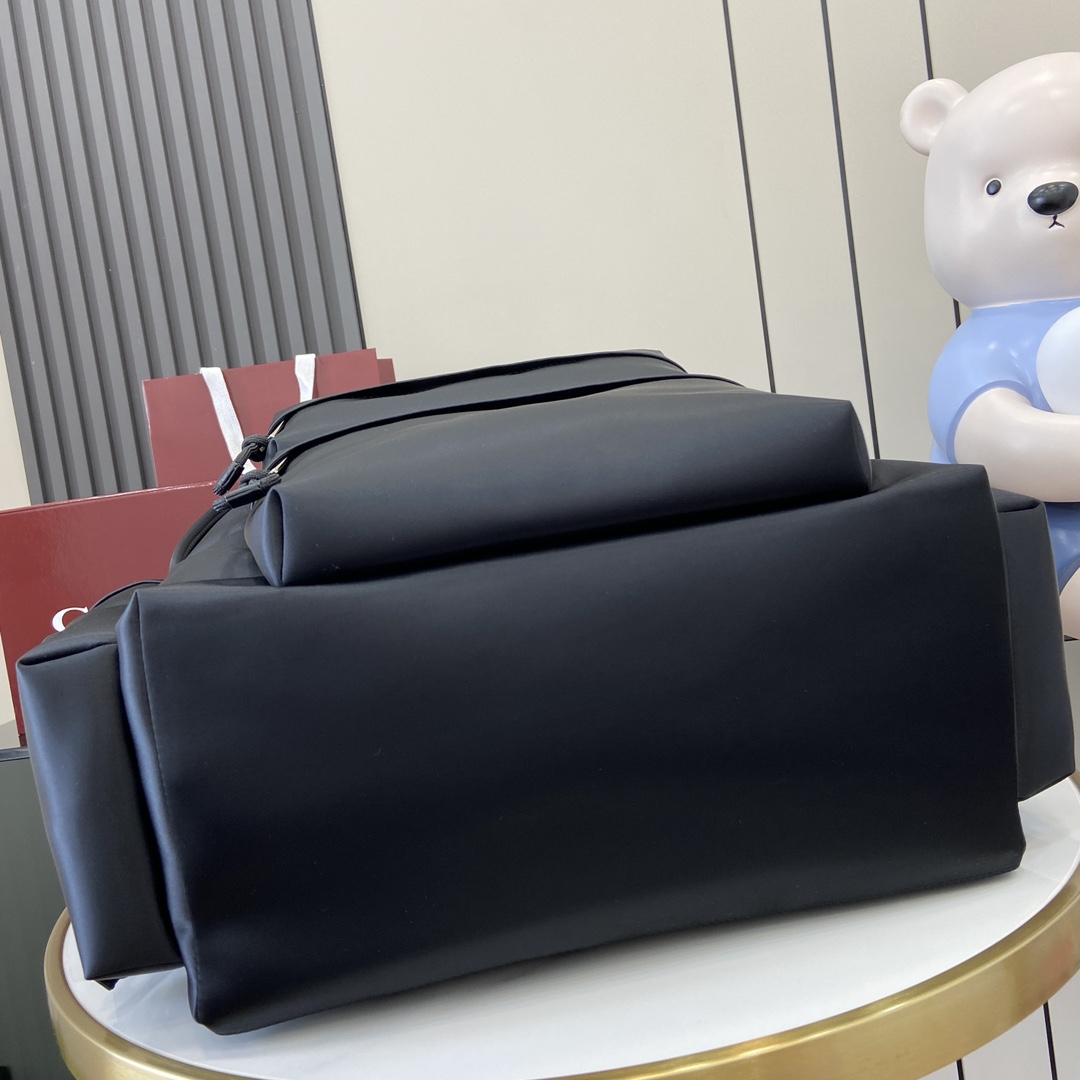 Gucci Large Backpack With Gucci Logo - DopestKickz