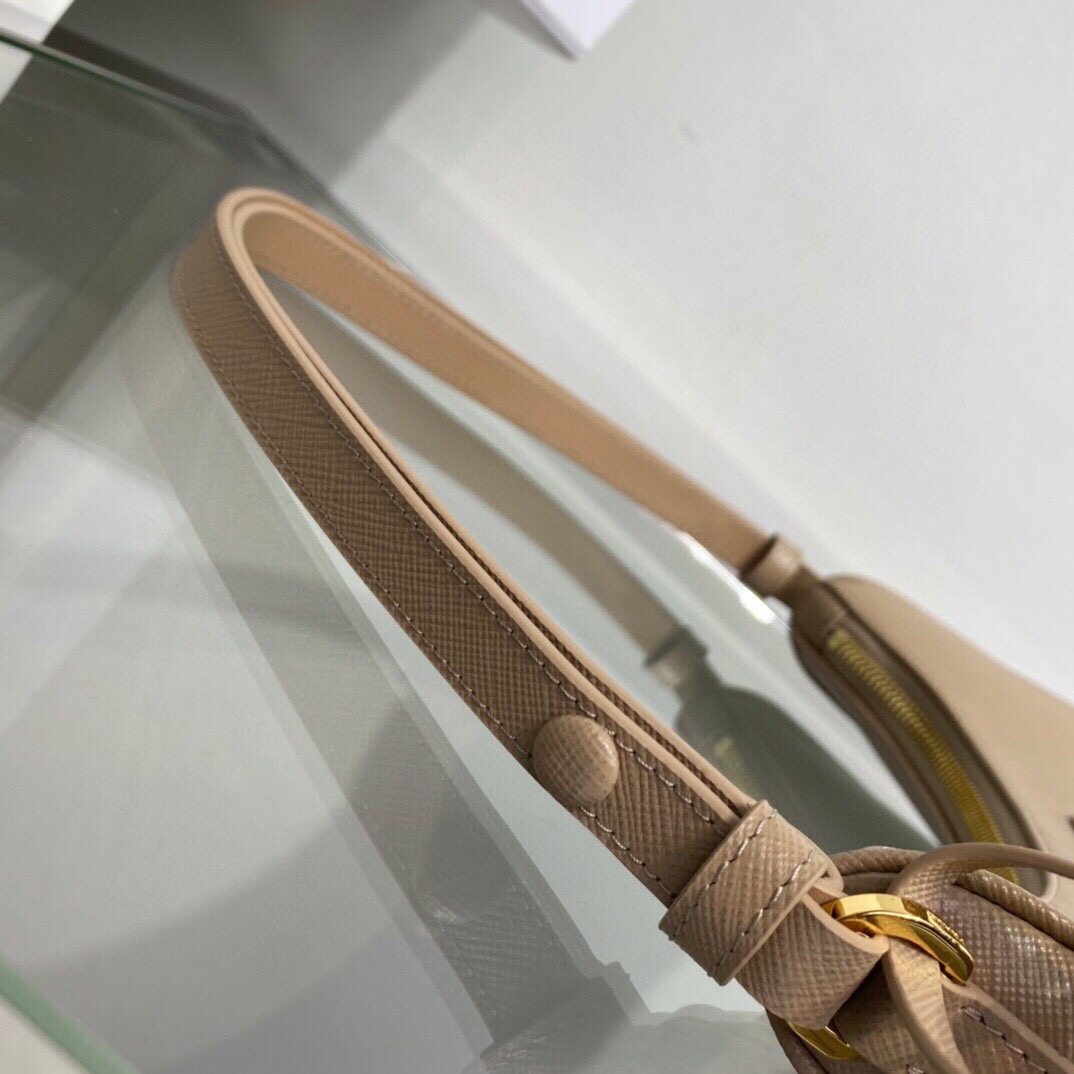 Prada Re-Edition 2005 Saffiano Leather Bag （ 22×18×6cm） - DopestKickz