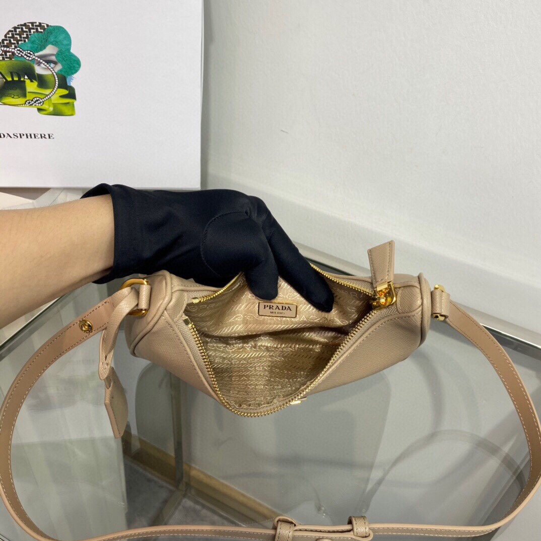 Prada Re-Edition 2005 Saffiano Leather Bag （ 22×18×6cm） - DopestKickz