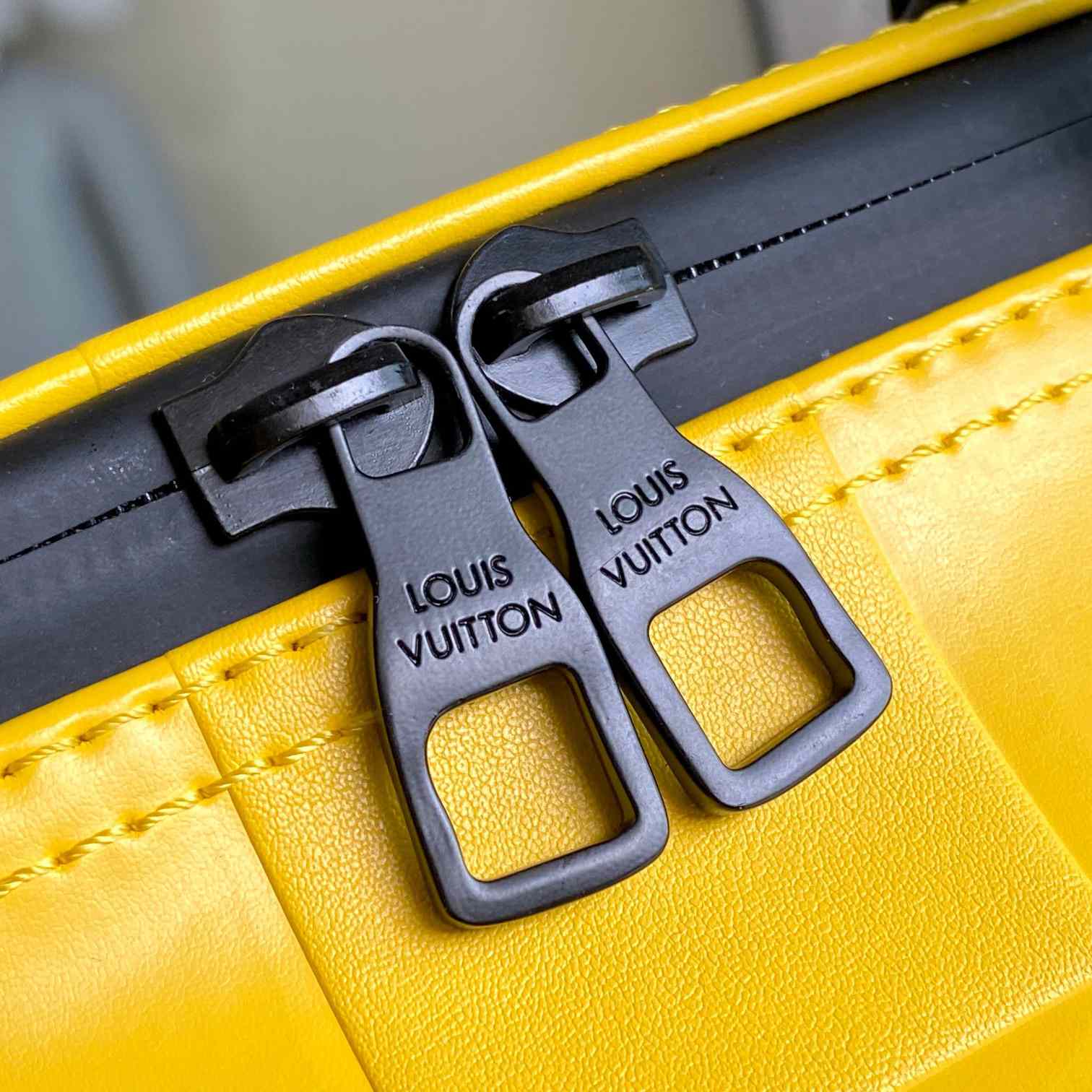 Louis Vuitton Keepall Bandoulière 50   M25019 - DopestKickz