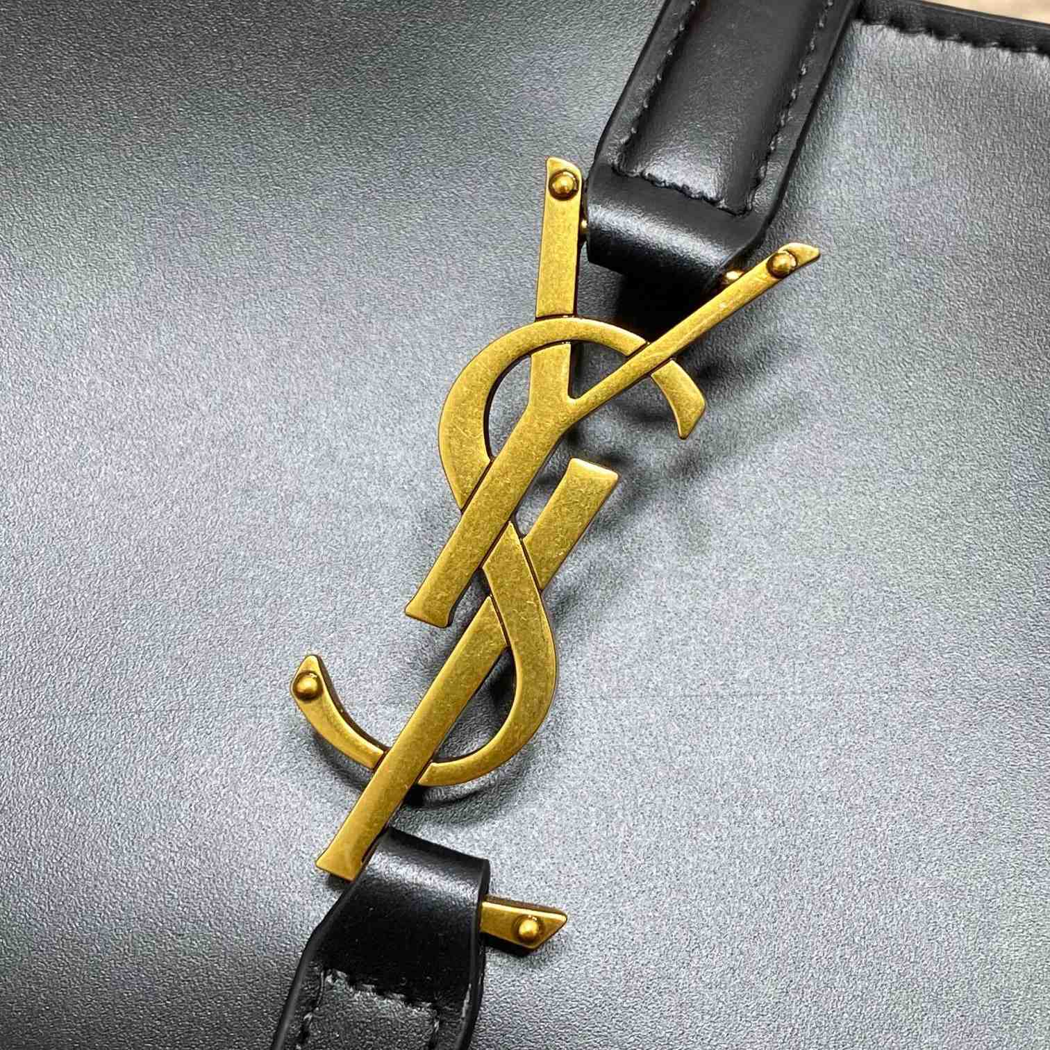 Saint Laurent Le 5 À 7 In Smooth Leather - DopestKickz