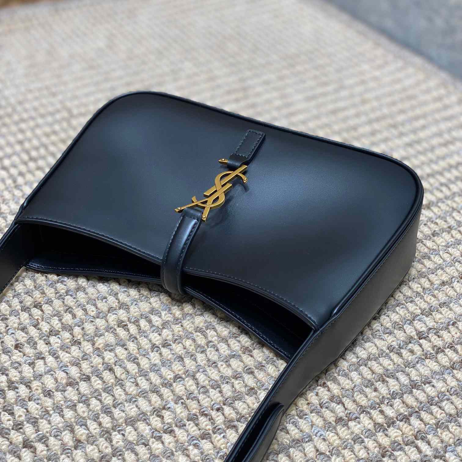 Saint Laurent Le 5 À 7 In Smooth Leather - DopestKickz