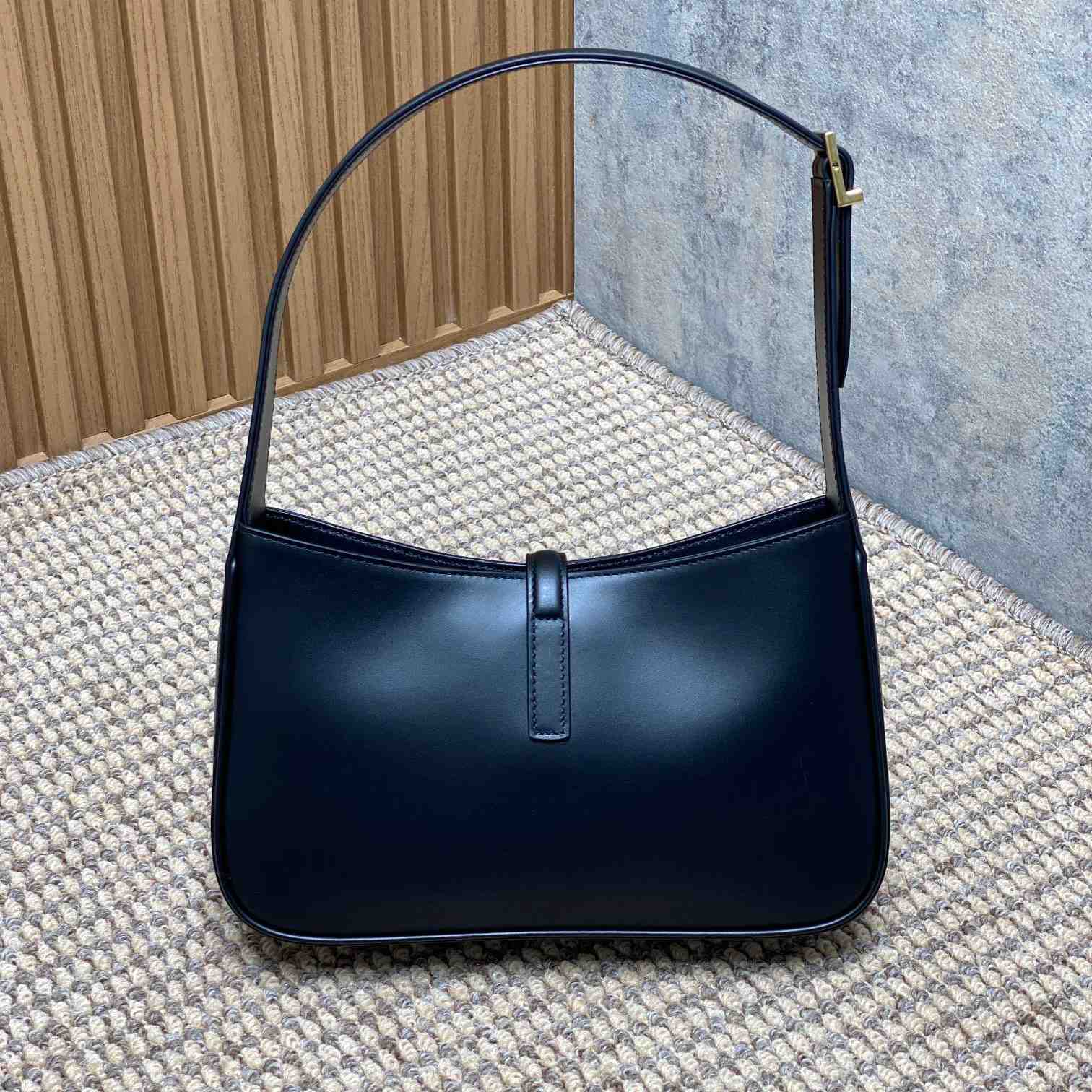 Saint Laurent Le 5 À 7 In Smooth Leather - DopestKickz