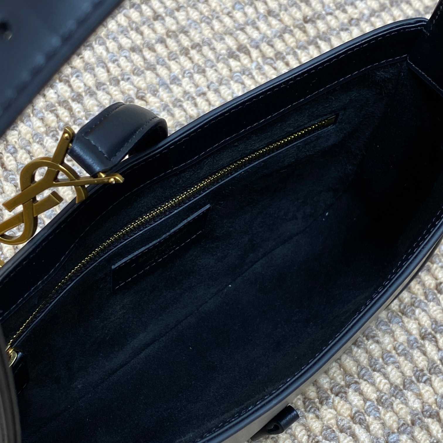 Saint Laurent Le 5 À 7 In Smooth Leather - DopestKickz