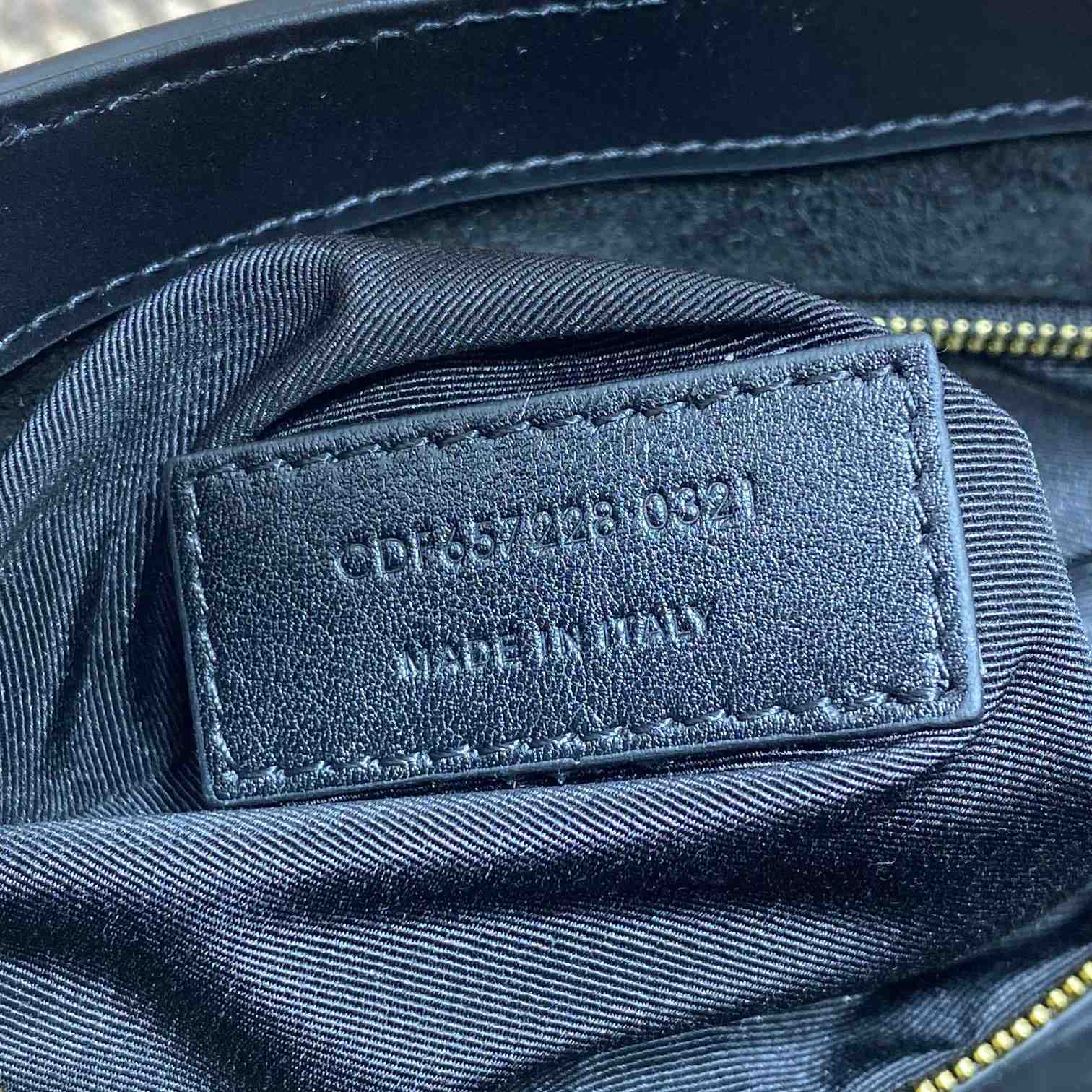 Saint Laurent Le 5 À 7 In Smooth Leather - DopestKickz