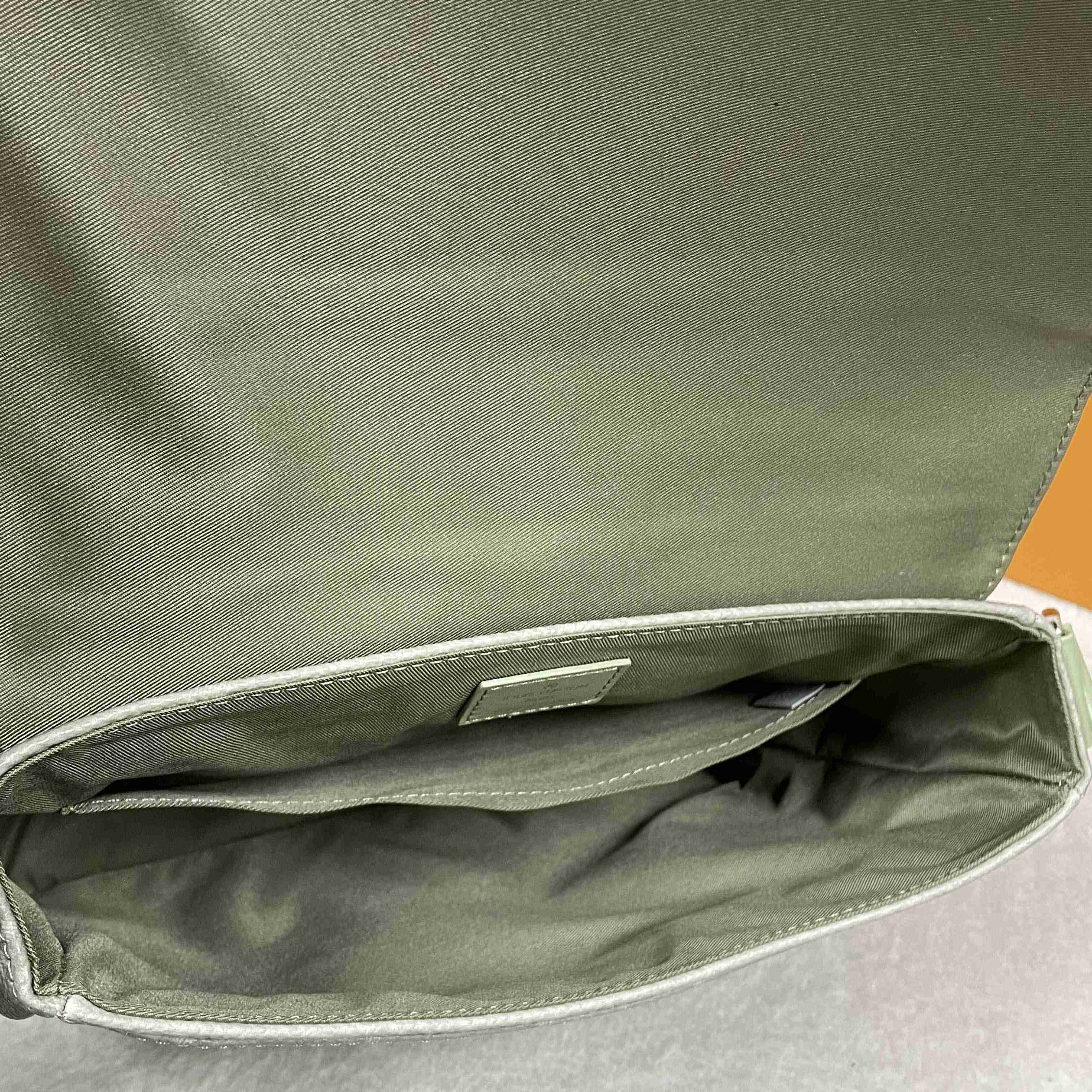 Louis Vuitton District PM   M11593 - DopestKickz