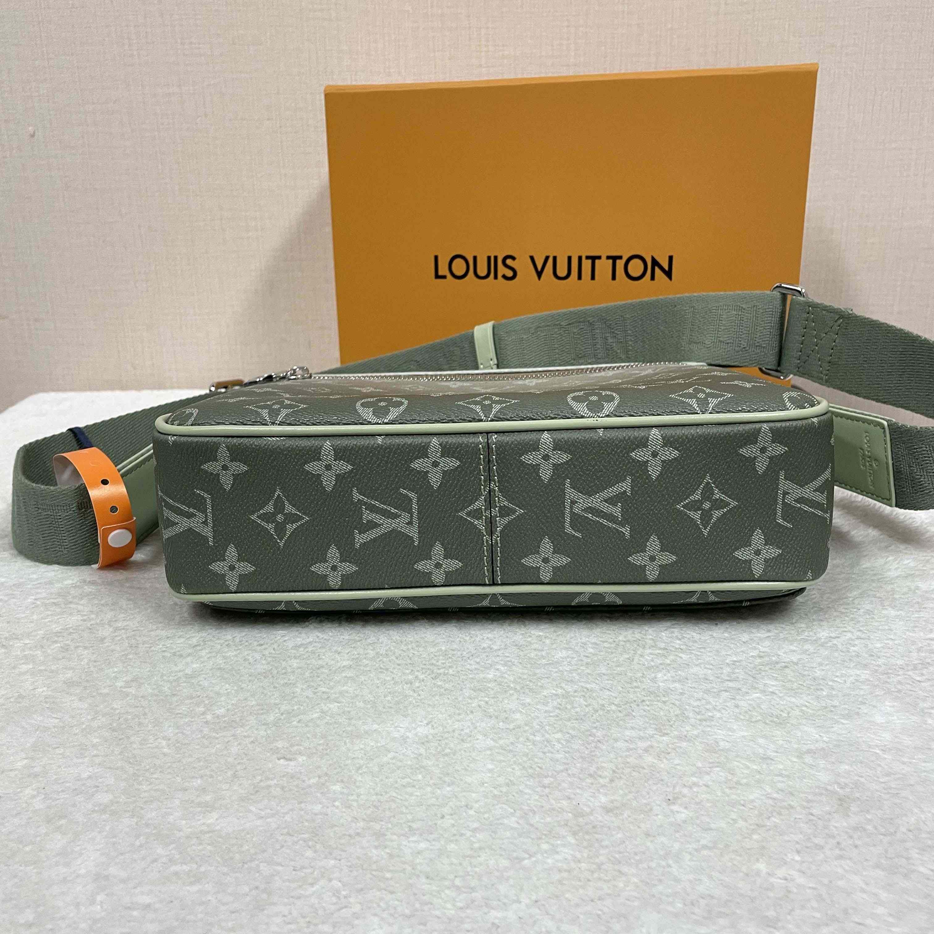 Louis Vuitton District PM   M11593 - DopestKickz