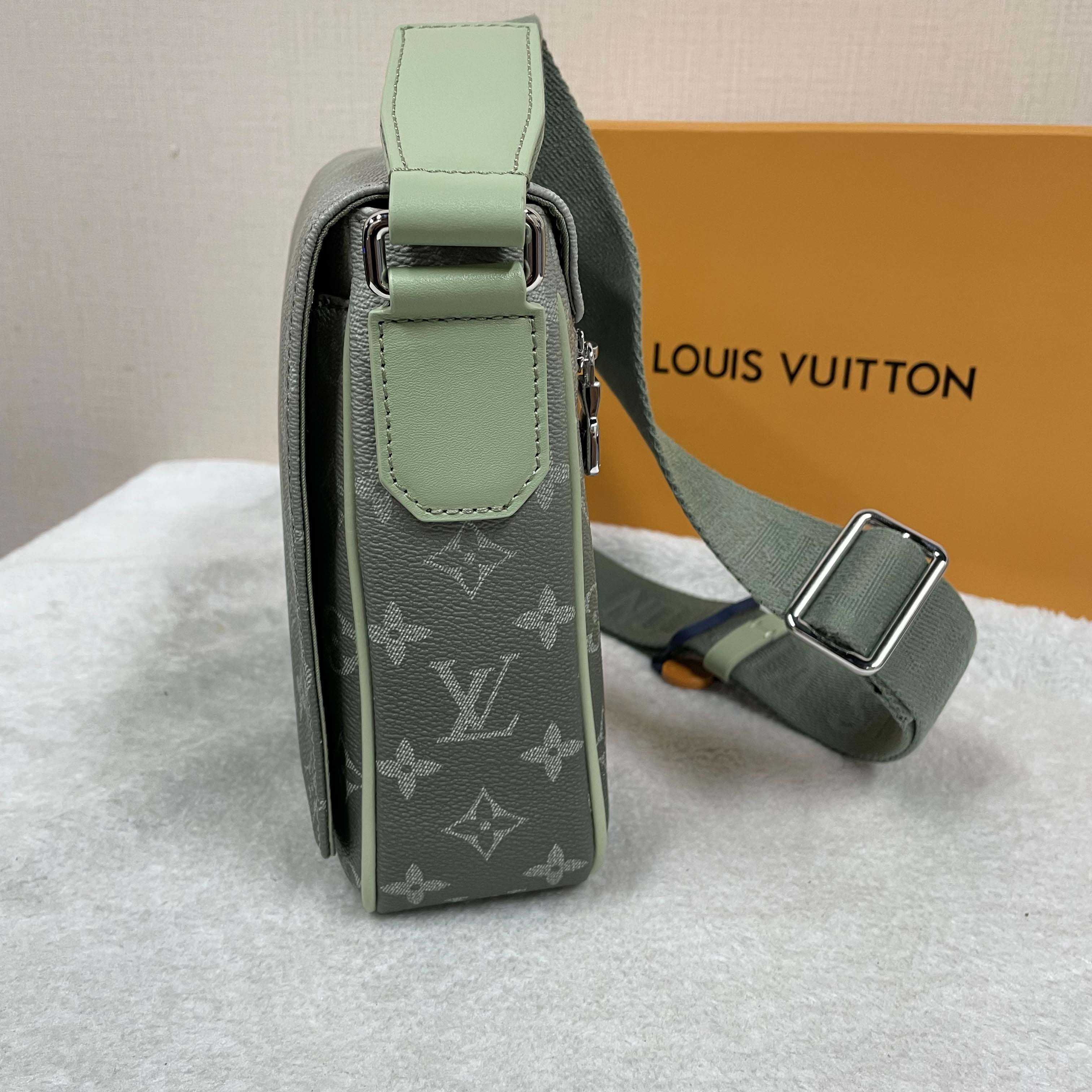 Louis Vuitton District PM   M11593 - DopestKickz