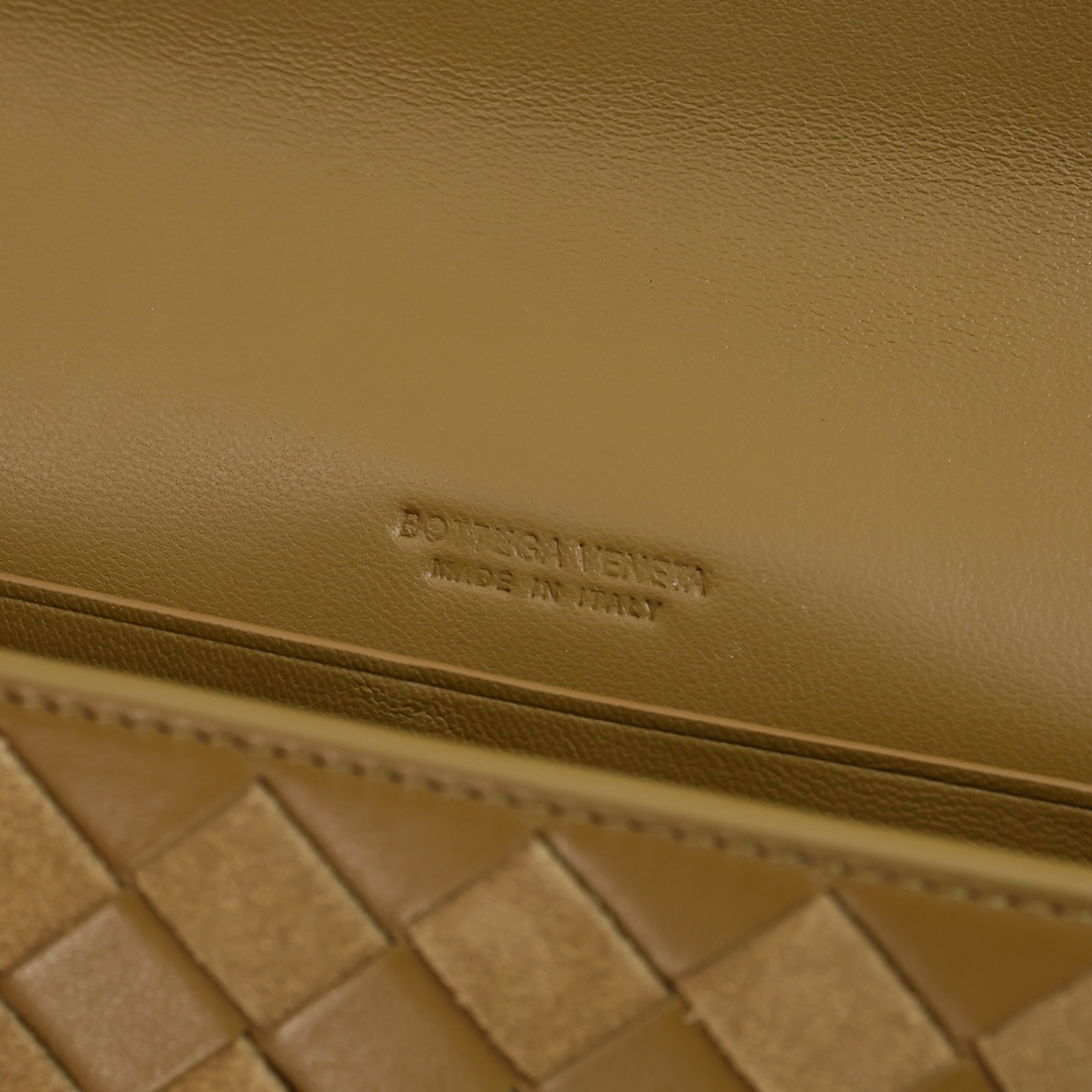 Bottega Veneta Long Clutch Andiamo With Handle - DopestKickz