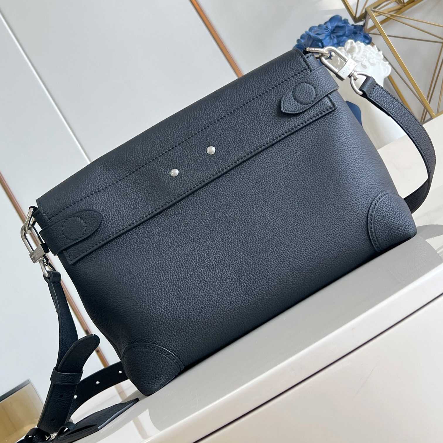 Louis Vuitton Steamer Crossbody   M11607 - DopestKickz