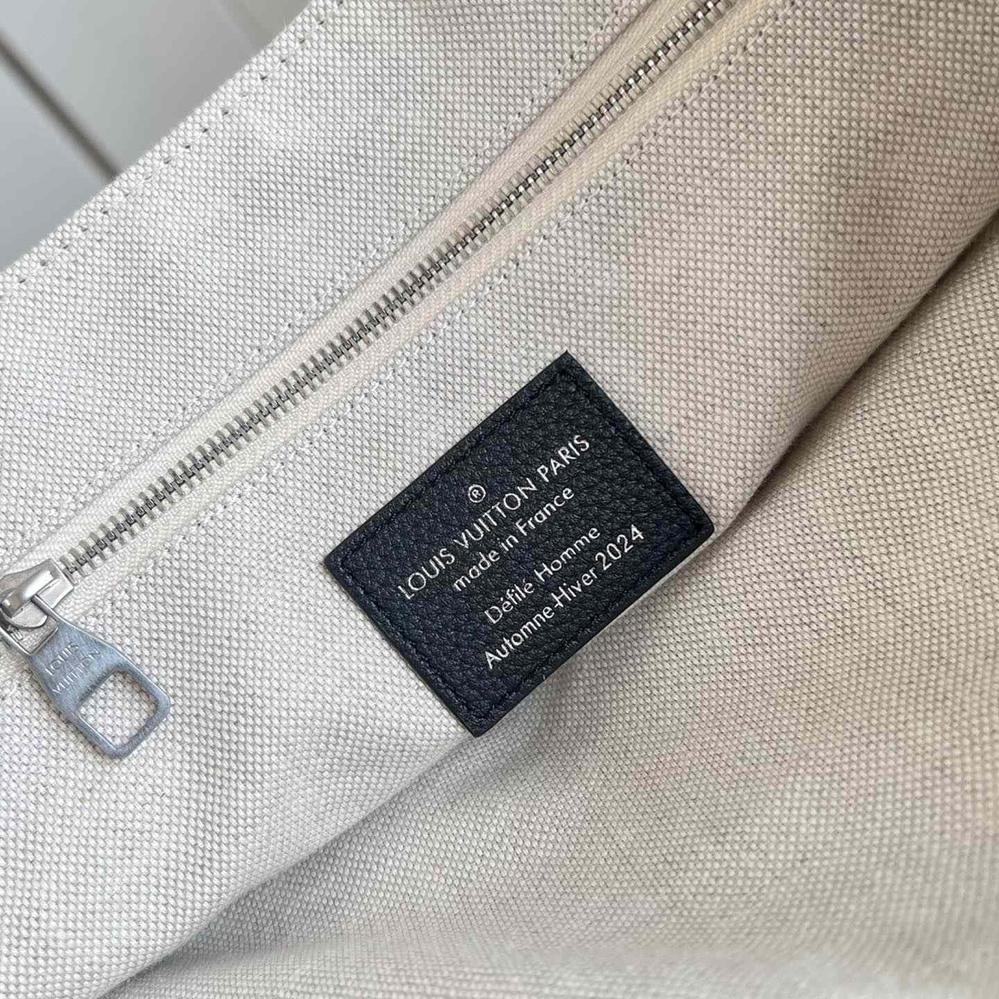 Louis Vuitton Steamer Crossbody   M11607 - DopestKickz