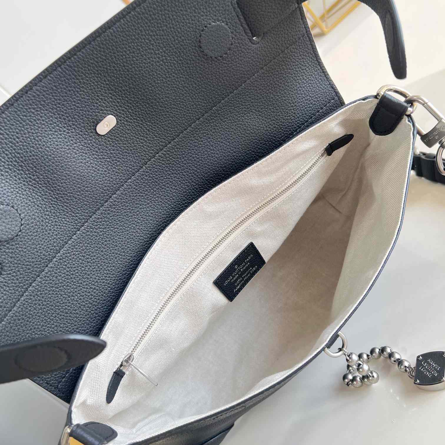 Louis Vuitton Steamer Crossbody   M11607 - DopestKickz