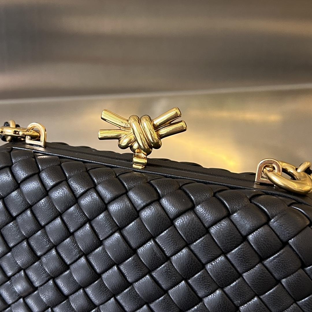 Bottega Veneta Knot （19*11.5*5cm） - DopestKickz