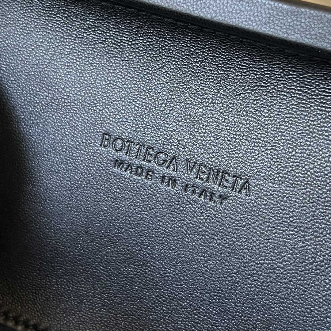 Bottega Veneta Knot （19*11.5*5cm） - DopestKickz