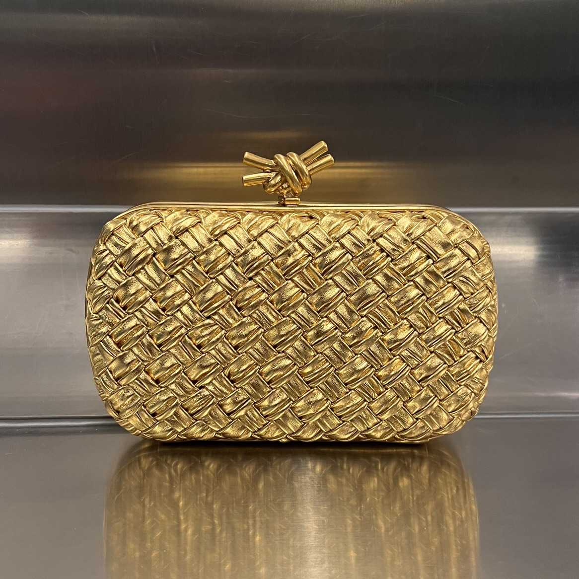 Bottega Veneta Knot （19*11.5*5cm） - DopestKickz