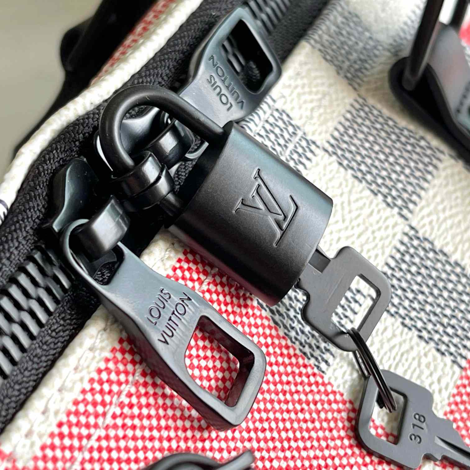 Louis Vuitton Keepall Bandoulière 50   M11674 - DopestKickz