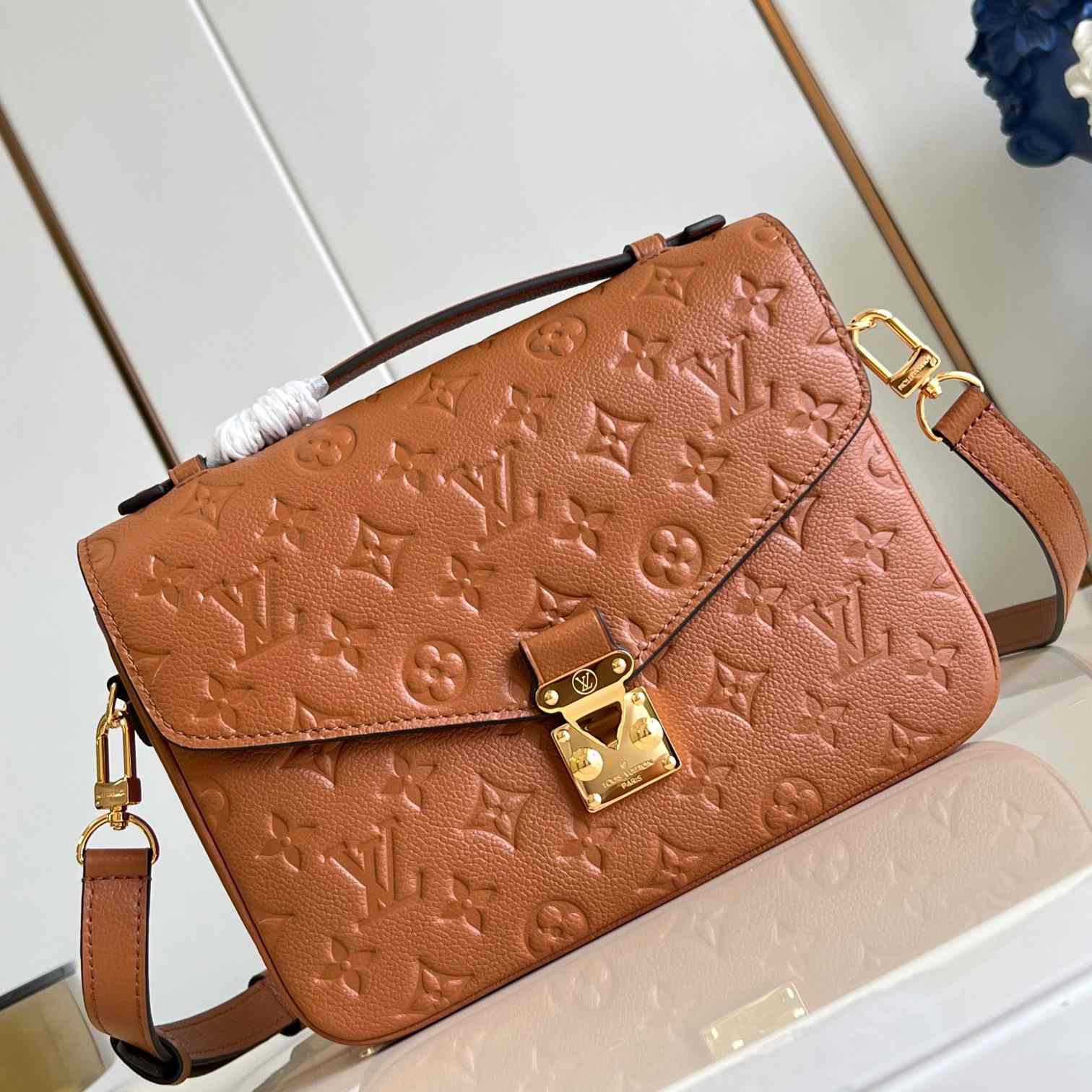 Louis Vuitton Pochette Métis  M12711 - DopestKickz