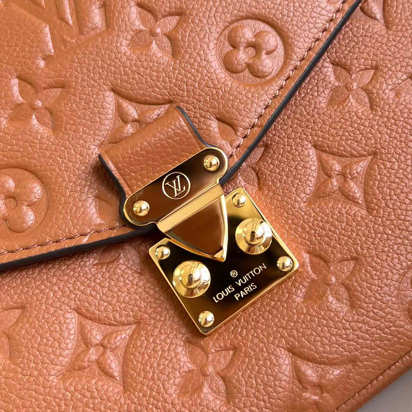 Louis Vuitton Pochette Métis  M12711 - DopestKickz