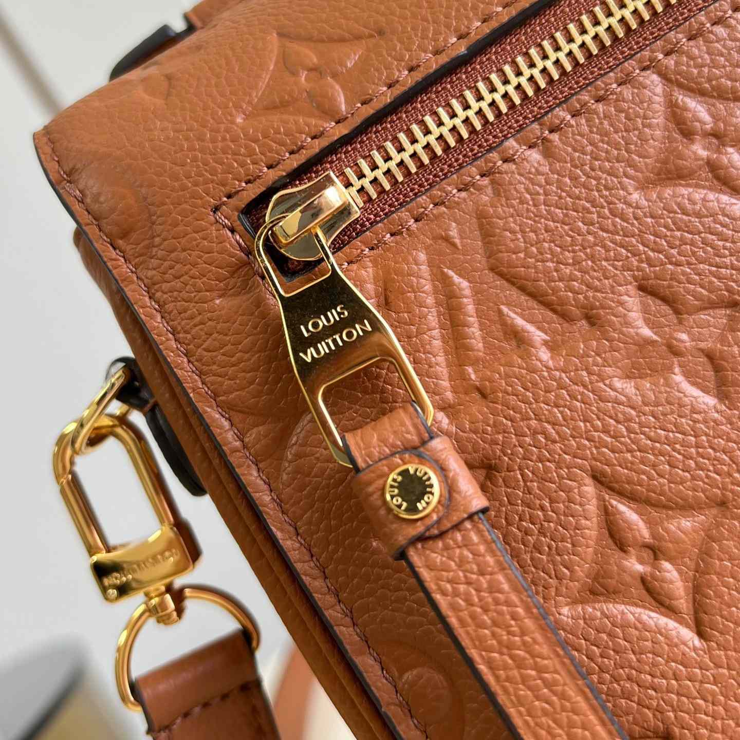 Louis Vuitton Pochette Métis  M12711 - DopestKickz