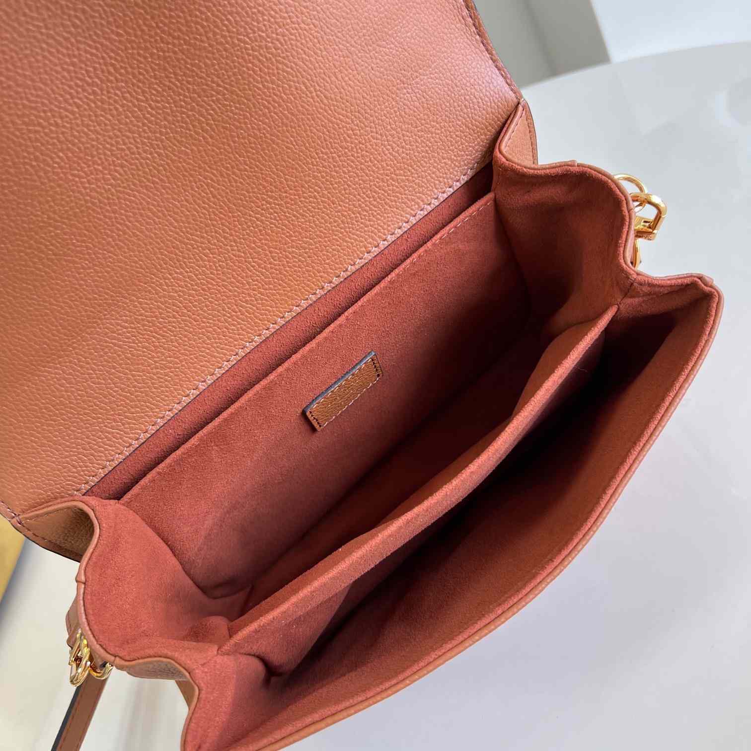 Louis Vuitton Pochette Métis  M12711 - DopestKickz